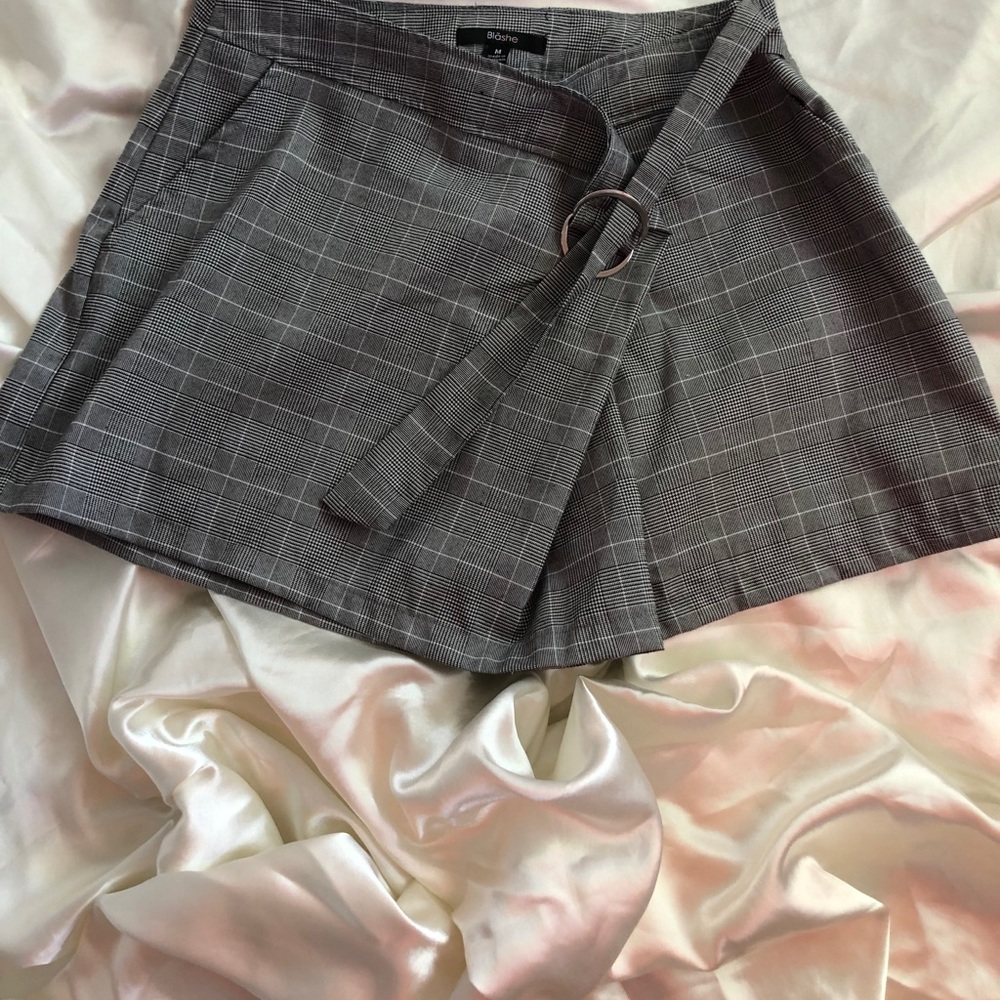 Sophisticated belted plaid skort